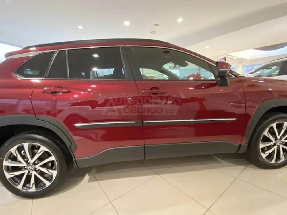 Boční lišty dveří Toyota Corolla Cross 2022-2026 Nová Kolekce