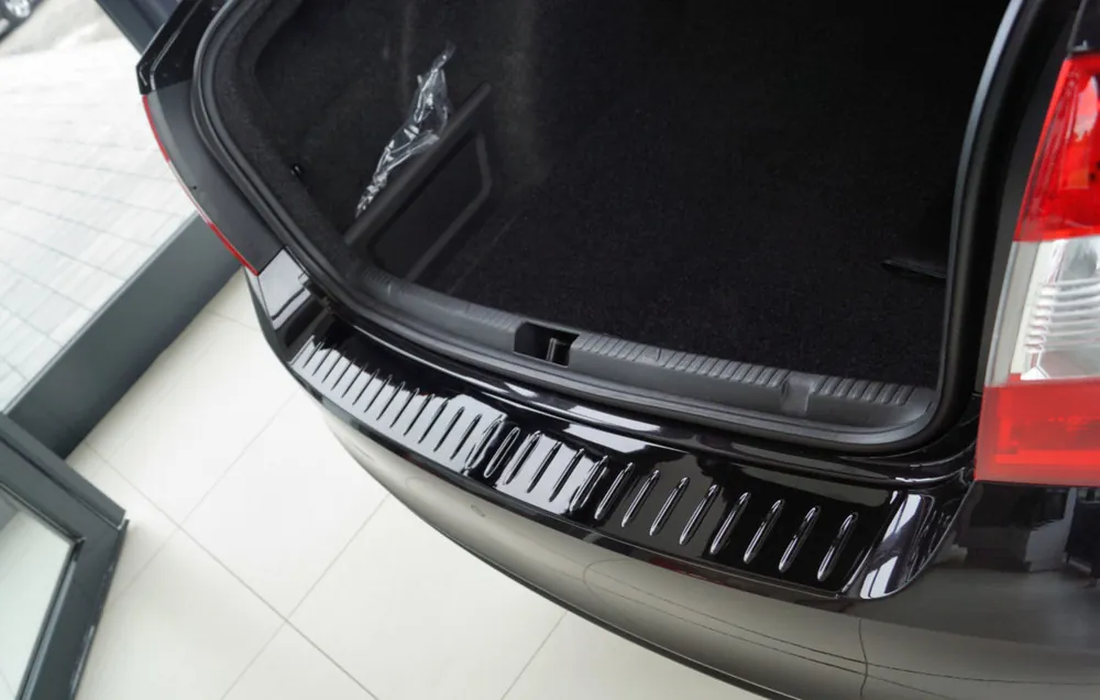 Škoda Rapid-Ochranný kryt zadního nárazníku - glossy black Hit Sezóny