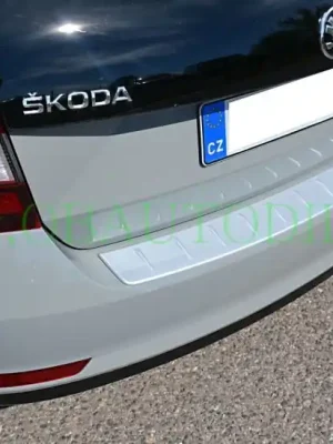 Škoda Rapid Spaceback-Ochranný kryt zadního nárazníku - stříbrný Tovární Cena