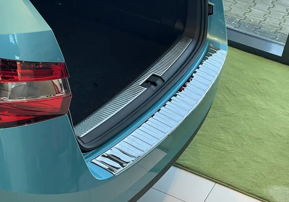 Vysoce Kvalitní Škoda Superb III combi-Kryt zadního nárazníku nerez AVISA - chromový lesk
