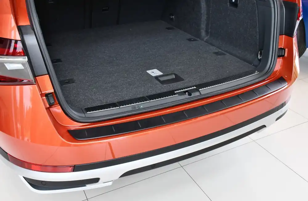 Škoda Superb III combi-Ochranný kryt zadního nárazníku - černý Sleva