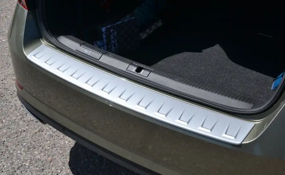 Škoda Superb III sedan-Kryt zadního nárazníku (design VV) stříbrný Horká Nabídka