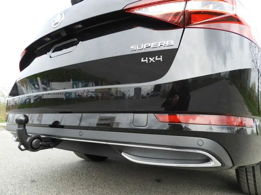 Škoda Superb III-Zadní difuzor SportLine (s tažným zařízením) original Ihned K Objednání