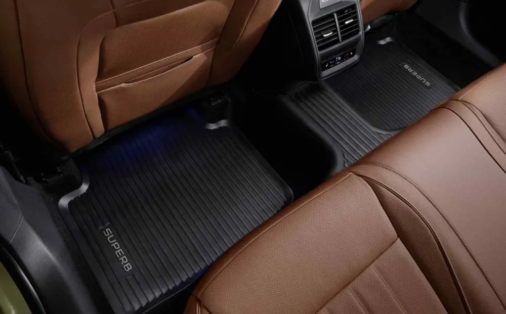 Pouze Dnes Škoda Superb IV-Celoroční autokoberec ŠKODA přes zadní tunel original